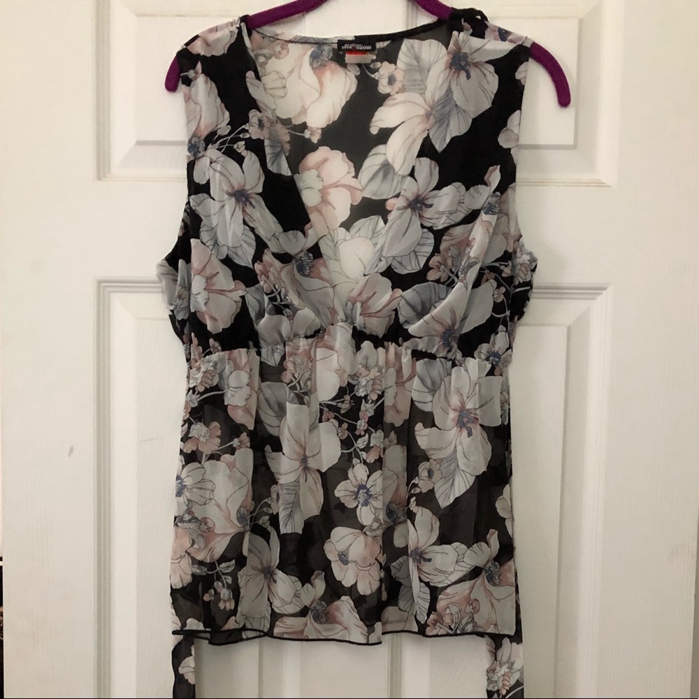 Cute floral large top